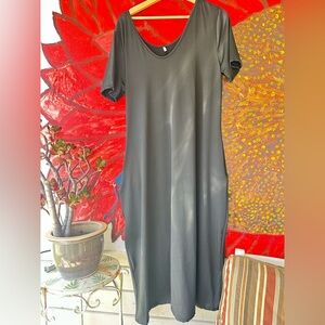 Black Short Sleeve Midi Dress with Pockets |